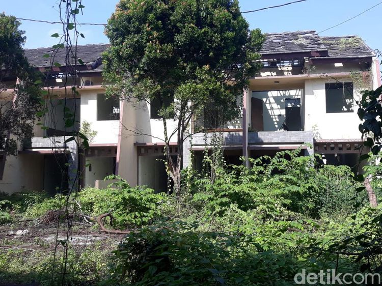 Puluhan Rumah Mewah Terbengkalai di Kompleks Elite Pulogadung