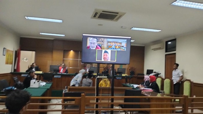 Saksi meringankan kasus mantri suntik mati kades di Serang.