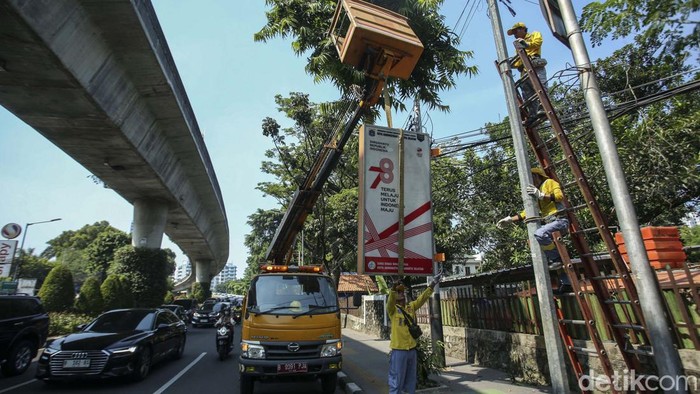Sambut HUT RI, Neon Box Percantik Jalan-jalan Jakarta Jelang HUT ke-78 RI, sejumlah pernak-pernik mulai meriahkan Jakarta salah satunya neon box. Neon box tersebut menampilkan logo dan tema HUT RI.