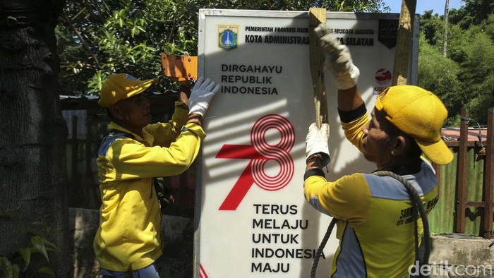 Sambut HUT RI, Neon Box Percantik Jalan-jalan Jakarta Jelang HUT ke-78 RI, sejumlah pernak-pernik mulai meriahkan Jakarta salah satunya neon box. Neon box tersebut menampilkan logo dan tema HUT RI.