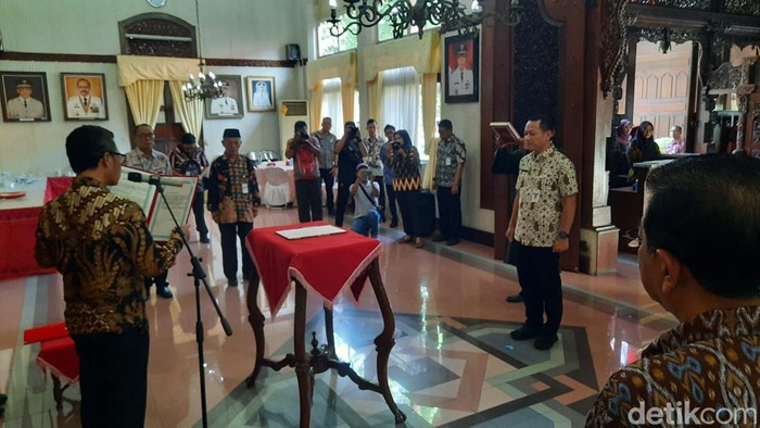 Sekda Kudus Samani Intakoris kini dirotasi menjadi Kepala Dinas Kearsipan dan Perpustakaan Kudus, Selasa (1/8/2023).