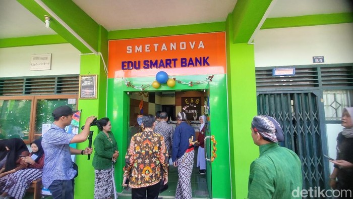 Suasana di Edu Smart Bank di SMKN 1 Wonosari, Gunungkidul, Selasa (1/8/2023).