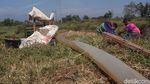 Potret Pilu Sungai Cikeruh Bandung yang Mulai Mengering