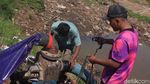 Potret Pilu Sungai Cikeruh Bandung yang Mulai Mengering
