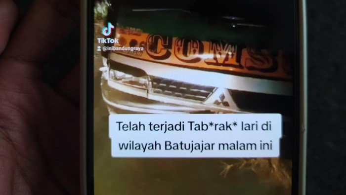 Tangkapan layar video viral angkot tabrak kendaraan di KBB