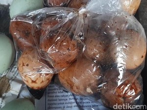 Siasati Tingginya Harga, Telur Pecah Diolah Jadi Pindang di Tasikmalaya