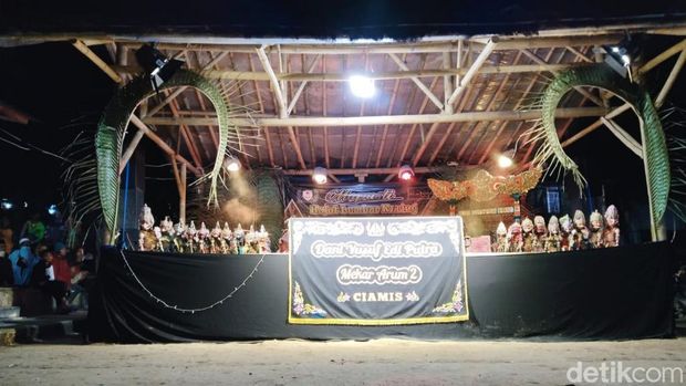 Tradisi Hajat Lembur Kuring di Desa Bangbayang, Ciamis.
