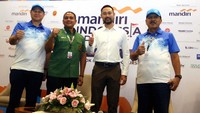 (Kiri- kanan) Direktur Hubungan Kelembagaan Bank Mandiri Rohan Hafas, Ketua Bidang Kejuaraan dan Prestasi Pengurus Besar (PB) Persatuan Golf Indonesia (PGI) Adi Saksono, Commissioner & CEO Asian Tour Cho Minn Thant, dan Presiden Komisaris Pondok Indah Golf Course Agus Suhartono saat berfoto bersama pada Konferensi Pers Mandiri Indonesia Open 2023 di Jakarta, Selasa (1/8).  