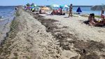 Asyik Juga, Wisata ala Pantai Bikinan Warga Ukraina Imbas Perang