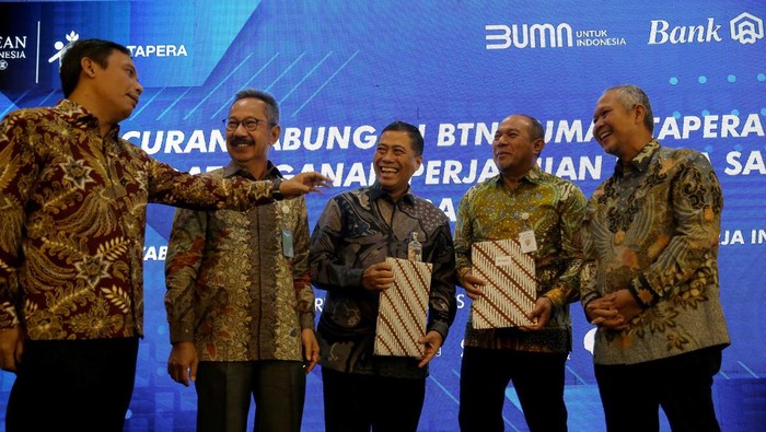 Wujudkan Pekerja Informal untuk Bisa Punya Rumah Bank BTN bersama Tapera mewujudkan mimpi para pekerja informal untuk bisa punya rumah sendiri. Asyik… Akhirnya punya rumah.