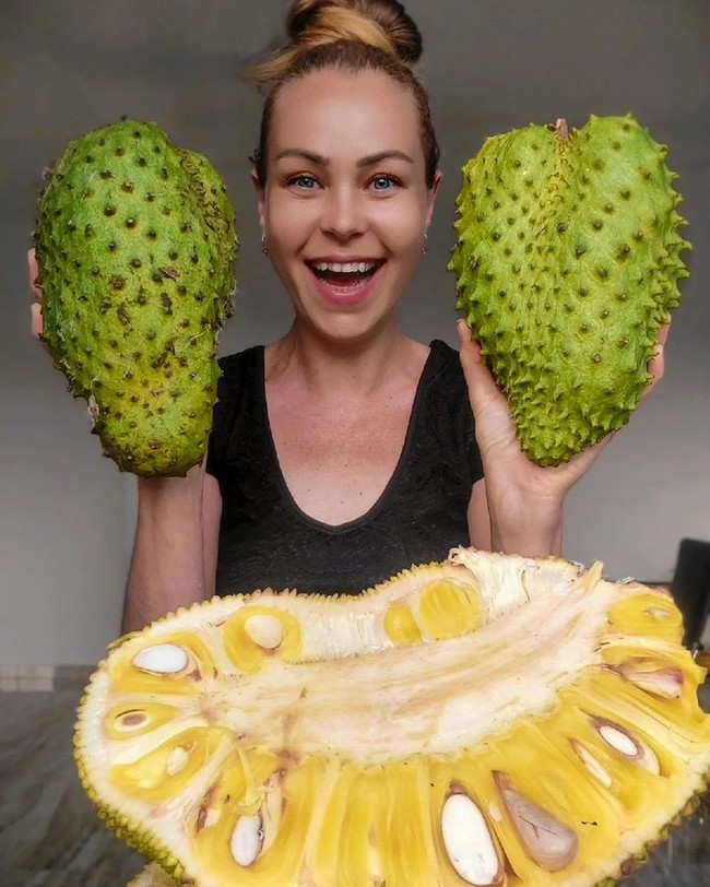 Zhanna mulai makan makanan mentah setelah melihat sekelompok orang yang terlihat lebih tua dari usia mereka menerapkan hal serupa. Ia pun kerap membagikan perjalanannya dan resep raw food di Instagram untuk menginspirasi orang agar hidup sehat. Sayangnya menurut teman-teman Zhanna, itu lah yang menjadi penyebab hidupnya berakhir di usia muda. Foto: Instagram