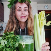 Seorang teman lain mengatakan jika Zhanna sudah mengkonsumsi makanan mentah sejak tujuh tahun lalu. Dikatakan wanita itu hanya makan nangka dan durian. Adapun yang menyebut ia juga sering minum jus buah-buahan dan kecambah biji bunga matahari. Foto: Instagram