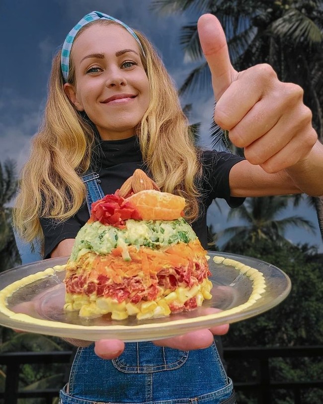 Zhanna sendiri sempat mengaku bahwa tubuhnya berubah sejak menerapkan gaya hidup ekstrem tersebut.Aku melihat tubuh dan pikiranku berubah setiap hari. Aku mencintai diriku yang baru dan tidak akan pernah pindah dari kebiasaan-kebiasaan yang sudah aku lakukan, ujarnya. Foto: Instagram