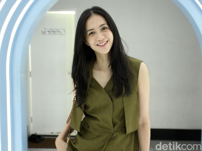 Agla Artalidia saat berkunjung ke kantor detikcom.