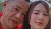 Menurut unggahan pada akun Instagram @anzani22.fly, ia menyebut dirinya sebagai asisten pribadi (aspri) khusus hari Minggu bagi Hotman Paris. Keduanya tampak begitu dekat. Foto: Instagram/anzani22.fly