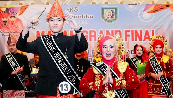 Baju Pengantin Wanita Bengkulu