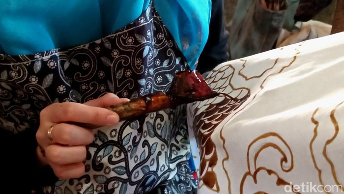 Batik Khas Kuningan yang diproduksi di Toko Nisya Batik.
