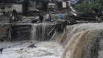 Beijing Porak-poranda Diterjang Topan dan Banjir
