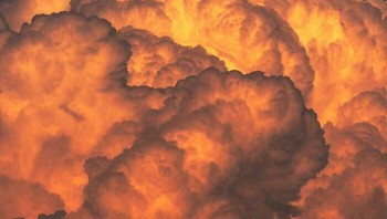 Ini Awan Guntur Menjulang Yang Difoto Saat Matahari Terbenam Foto: Boredpanda