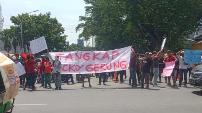 Demo desak Rocky Gerung ditangkap di Medan (dok. Istimewa)