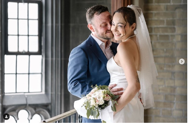 Pernikahan Dewi Rezer dan Ethan Alarmk berlangsung secara intimate di Kanada pada 11 Juli 2023. Pasangan pengantin baru itu akan menggelar resepsi pernikahan di Bali. Foto: Dok. @prito.reza via @thebridestory