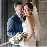 Pernikahan Dewi Rezer dan Ethan Alarmk berlangsung secara intimate di Kanada pada 11 Juli 2023. Pasangan pengantin baru itu akan menggelar resepsi pernikahan di Bali. Foto: Dok. @prito.reza via @thebridestory