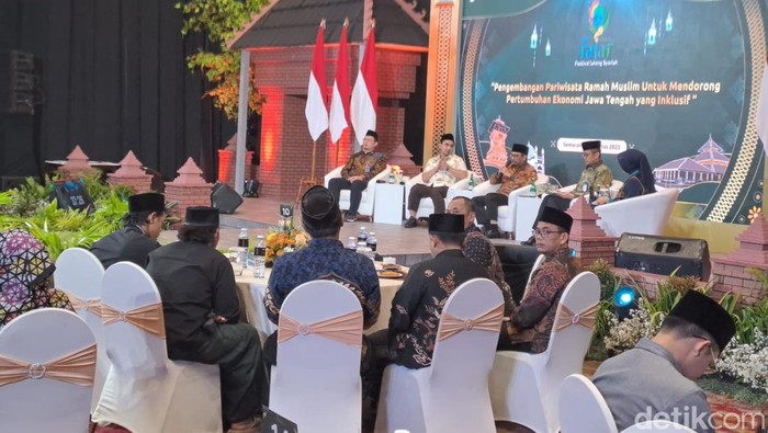 Foto dialog di Festival Jateng Syariah (FAJAR)