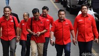 Tim hukum PDI Perjuangan (PDIP) tiba di gedung Bareskrim Polri, Jakarta, Rabu (2/8/2023).  