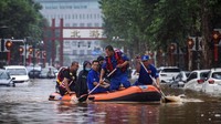 Lebih dari 100.000 orang di seluruh kota itu yang dianggap berisiko terkena bencana alam telah dievakuasi. Reuters/Thomas Peter.