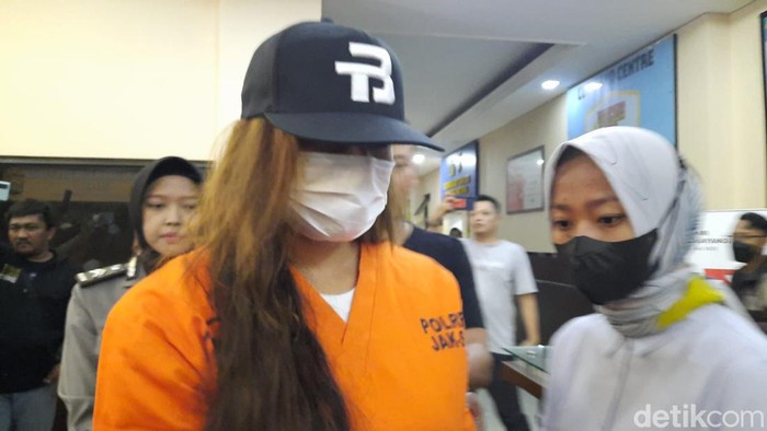 Ganja seberat 4 gram disita polisi dari tangan model Karenina Anderson. Ganja tersebut dibeli seseorang bernama P. (Annisa AR/detikcom)