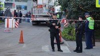 Polisi Rusia menutup akses ke gedung tersebut sebagai bagian dari penyelidikan.  