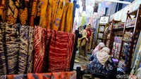 Yayasan Batik Nusantara mengambil tema Batik Bangkit. Gelaran ini mengundang banyak pelaku usaha di bidang batik untuk turut berpartisipasi dalam acara tersebut.  