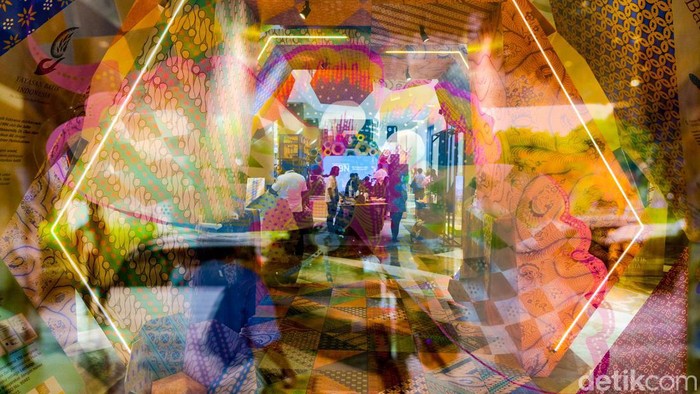 Gelar Batik Nusantara 2023 Semarakkan Pusat Perbelanjaan Jakarta Yayasan Batik Indonesia menggelar acara Gelar Batik Nusantara (GBN) 2023 di pusat perbelanjaan Jakarta. GBN 2023 diadakan sebagai langkah mengenalkan batik Indonesia ke masyarakat luas.