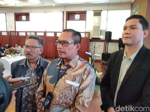 General Manager PLN UID Jatim, Agus Kuswardoyo dan jajarannya saat ditemui awak media.