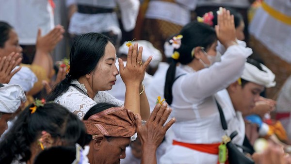 Melihat Tradisi Hari Raya Galungan di Bali