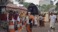 Salah satu lokasi perayaan Galungan adalah di Pura Aditya Jaya, Rawamangun, Jakarta Timur. Foto: Putu Intan/detikcom