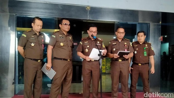 Jaksa menyita 102 dokumen terkait penggeledahan kantor BBWS Pompengan Jeneberang dan BPN Wajo, terkait dugaan korupsi pembebasan lahan Bendungan Pasollerang di Wajo. detikSulsel/Nur Afni