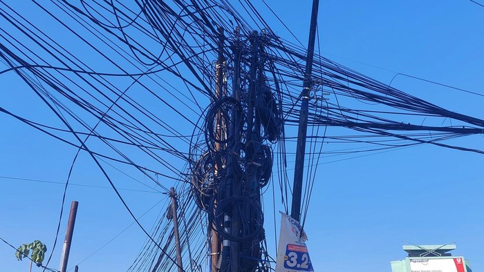 Kabel semrawut di Kota Bogor (Sholihin-detikcom)