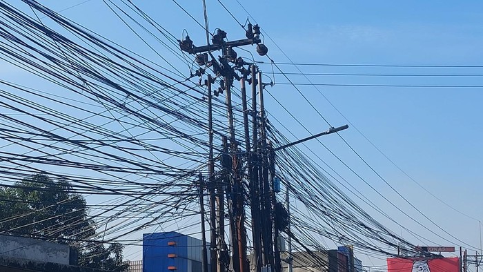 Kabel semrawut di Kota Bogor (Sholihin-detikcom)