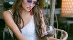 Karenina Anderson Doyan Minum Wine dan Kulineran Seru