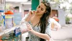 Karenina Anderson Doyan Minum Wine dan Kulineran Seru