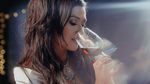Karenina Anderson Doyan Minum Wine dan Kulineran Seru
