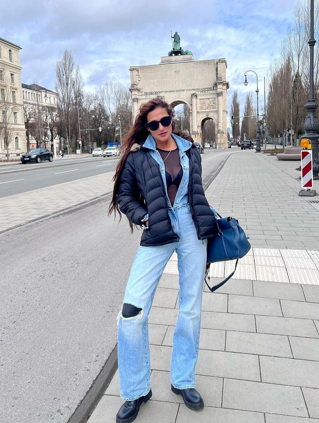 Selain modeling, ibu dua anak ini juga aktif di dunia akting. Dia sedikitnys telah membintangi tujuh judul film dan empat sinetron. Foto: Instagram/@kareninaanderson