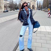 Selain modeling, ibu dua anak ini juga aktif di dunia akting. Dia sedikitnys telah membintangi tujuh judul film dan empat sinetron. Foto: Instagram/@kareninaanderson