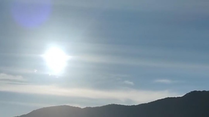 Kawasan puncak gunung gede pangrango diselimuti es.