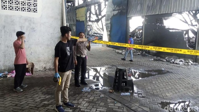 Kebakaran pabrik plastik gresik