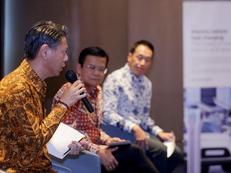 Kembangkan Infrastruktur Pengisi Daya Kendaraan Listrik