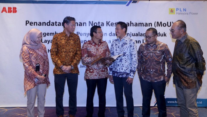 Kembangkan Infrastruktur Pengisi Daya Kendaraan Listrik ABB menjalin kerja sama dengan anak usaha PLN, Haleyora Power untuk mengembangkan infrastruktur dan menyediakan Stasiun Pengisian Kendaraan Listrik Umum (SPKLU) di Indonesia.