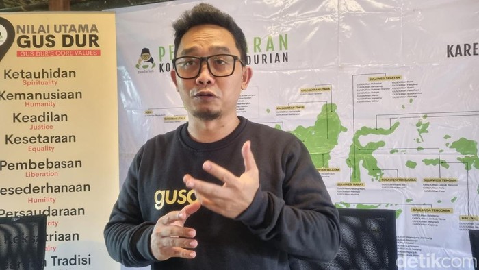 Koordinator Sekretariat Nasional Jaringan Gusdurian Jay Akhmad saat memberikan keterangan di Banguntapan, Bantul, Rabu (2/8/2023).