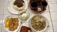 Sesuai namanya, Kopi Ko Acung merupakan usaha kuliner milik pria yang akrab disapa Ko Acung bersama istrinya Sofia. Pasangan suami istri tersebut berasal dari Sambas, Kalimantan Barat. Foto: detikcom/Riska Fitria